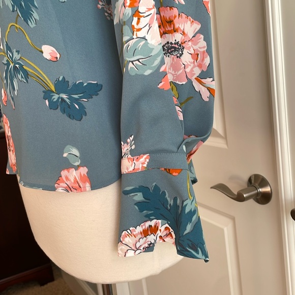 NWT. Ann Taylor LOFT Top. Long Sleeve Blouse. XXS. - Picture 6 of 16